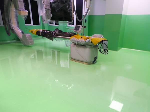 Salon medical protejat cu pardoseală epoxidică