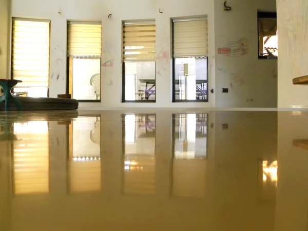 Turnare epoxidică autonivelantă executată de Romtehnochim